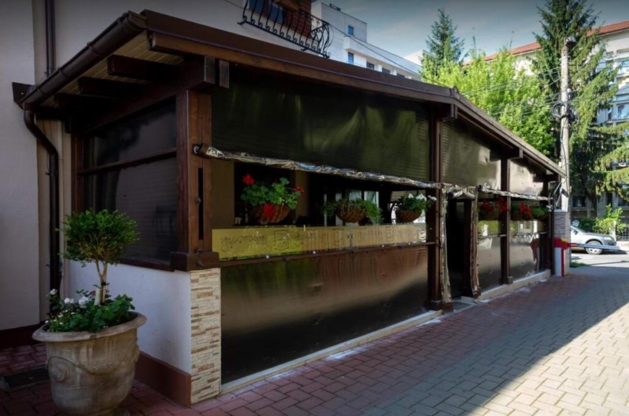 Pensiune Turistica Tosca Bacău Exteriör bild